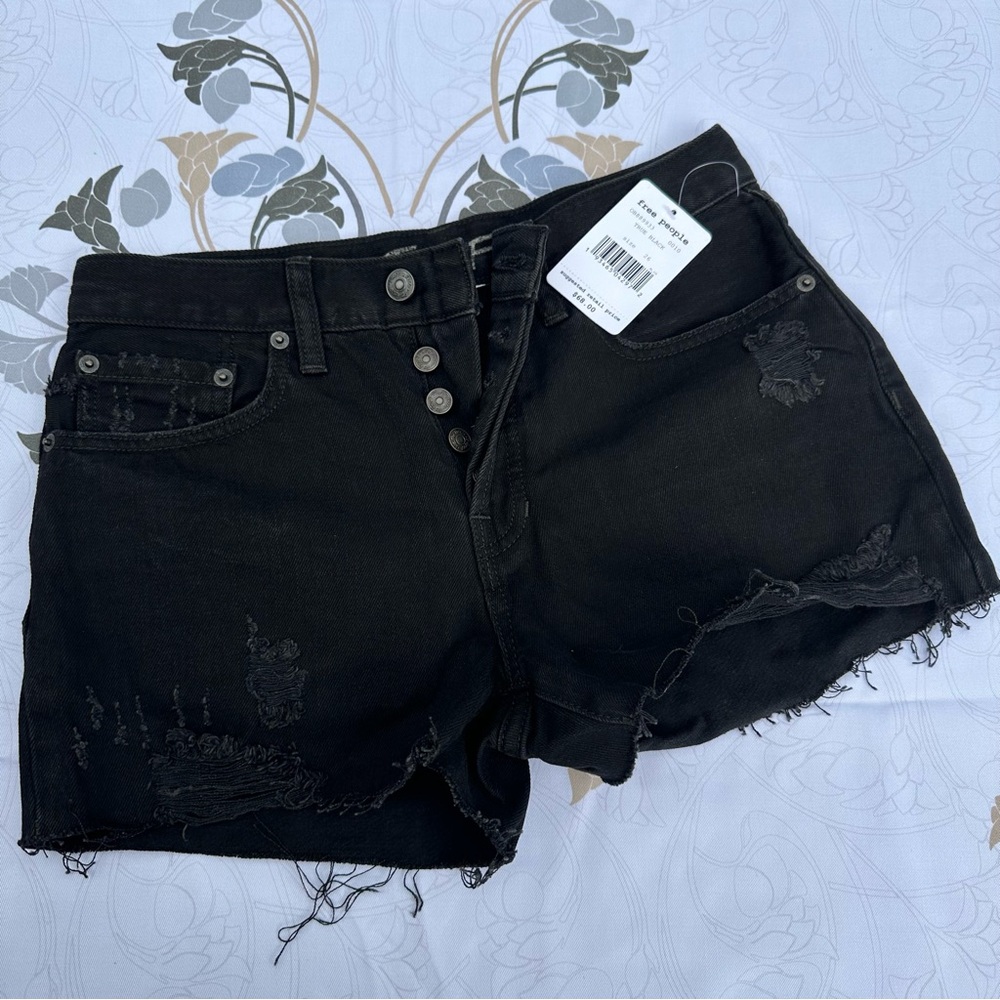 WE THE FREE TRUE BLACK SHORTS SIZE 26
